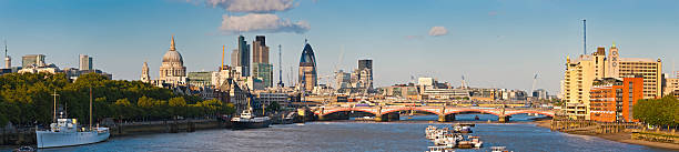 лондон реки темзы достопримечательностей города, небоскребы panorama - blackfriars bridge стоковые фото и изображения