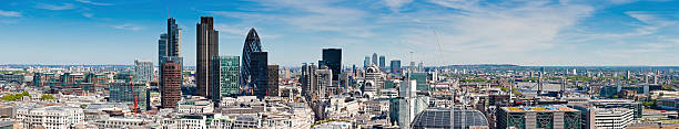 街の高層ビルロンドンの金融地区のパノラマ - crane skyline uk tower of london ストックフォトと画像