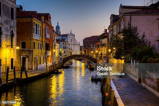 Foto de A Cidade De Veneza Ao Pôr Do Sol Itália e mais fotos de stock de Dia - Dia, Itália, Ponte