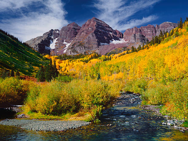 istock Panoramic view of the Maroon Bells Peak with Aspen trees 165774405