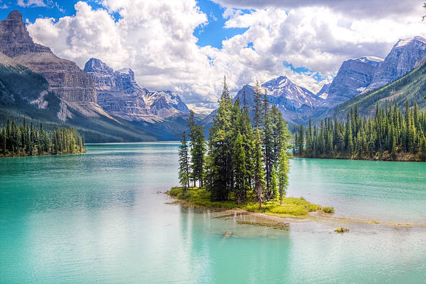 istock Spirit island with mountains in the background 165780007