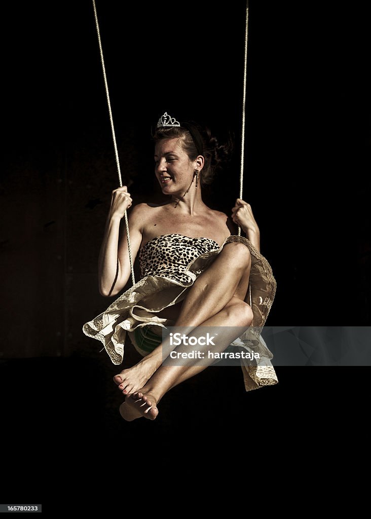 Piękna Dziewczyna Kołyszący się na swing - Zbiór zdjęć royalty-free (Dorosły)