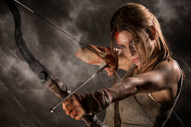 fêmea heroína com arco e flecha em uma noite de chuva - duotone aiming hunter bow and arrow imagens e fotografias de stock
