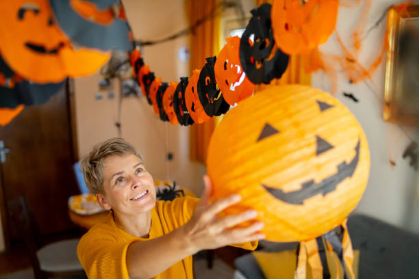 istock Hanging a pumpkin decoration for Halloween 1658000165