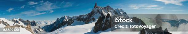 Italia Los Picos De Las Montañas Super Panorama Alpino Del Mont Blanc Foto de stock y más banco de imágenes de Aiguille de Midi