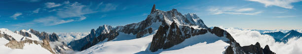 italie des sommets alpins montagne super panorama du mont blanc - aiguille du midi photos et images de collection