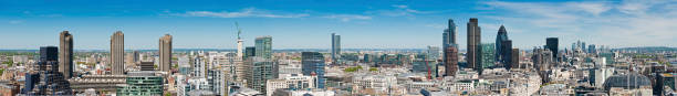 panorama de cidade de londres arranha-céu super referências reino unido - london england bank of england bank skyline imagens e fotografias de stock