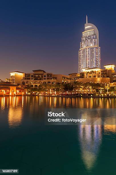 Foto de Hotel De Luxo Restaurante Complexo Iluminada À Noite e mais fotos de stock de Dubai Mall