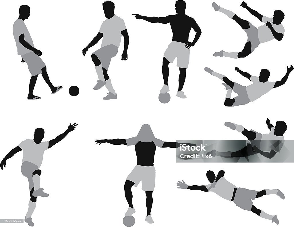 Silhouette di uomo che giocano a calcio - arte vettoriale royalty-free di Calciatore