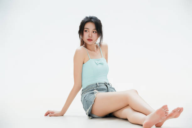 istock A Chinese female college student against a white background 1658190587