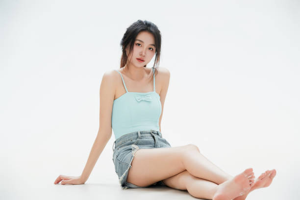 istock A Chinese female college student against a white background 1658190588