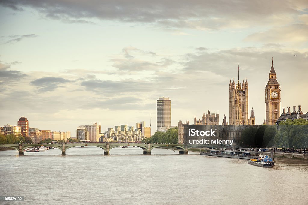 Биг Бен и здание парламента в Лондоне реки Темзы Skyline - Стоковые фото Линия горизонта роялти-фри