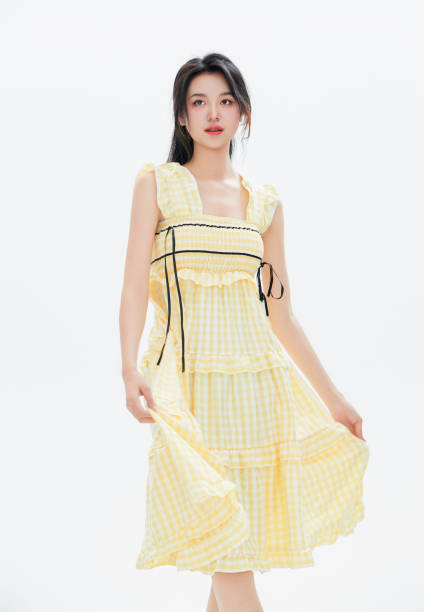 istock A Chinese female college student against a white background 1658261318