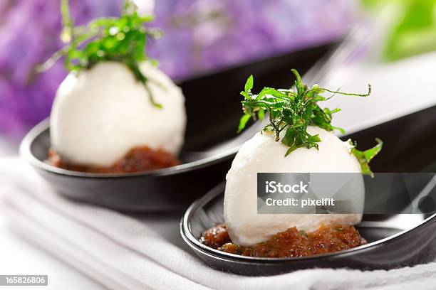 Mozzarella Przystawki - zdjęcia stockowe i więcej obrazów Bazylia - Bazylia, Ekskluzywne restauracje, Fotografika