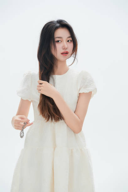 istock A Chinese female college student against a white background 1658273908