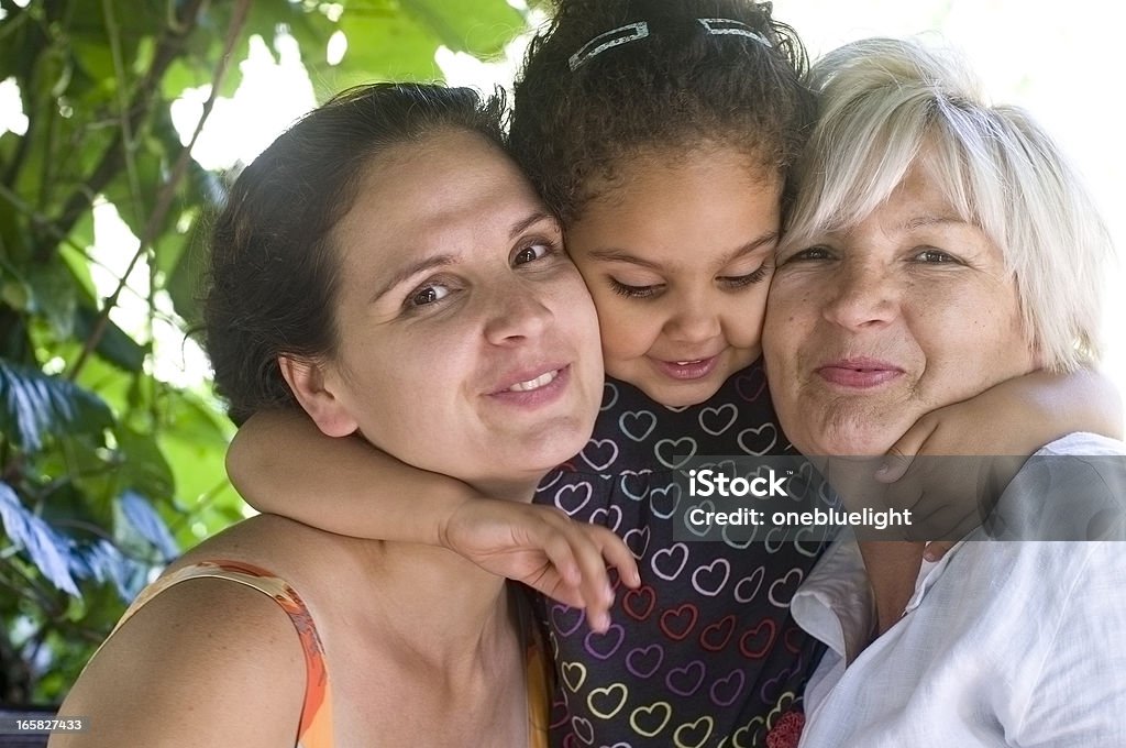 구슬눈꼬리, 딸이다 및 Grandaughter 즐거운 - 로열티 프리 딸 스톡 사진