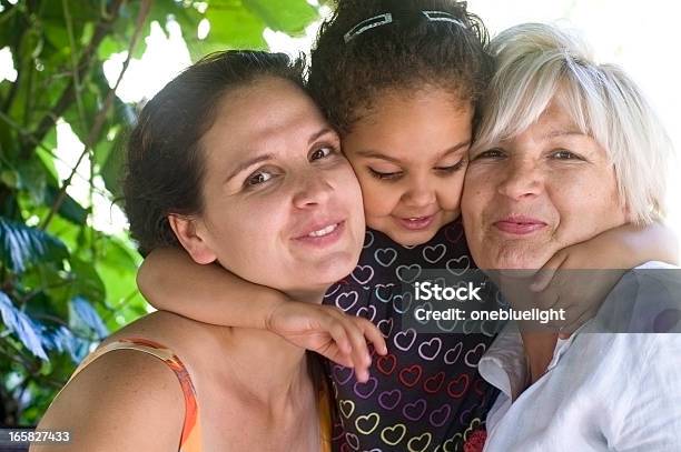 Foto de Mãe Com Sua Filha E Grandaughter Se Divertindo e mais fotos de stock de Filha - Filha, Mãe, Neta