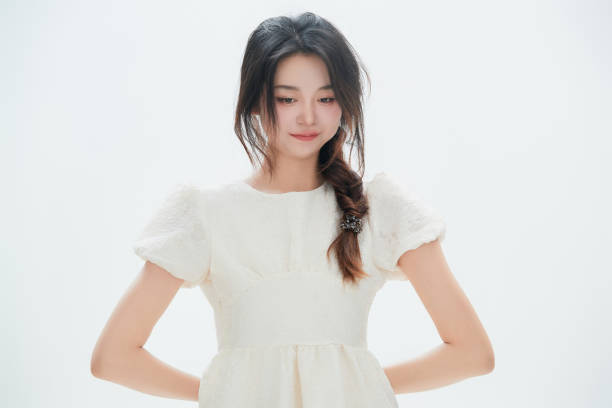 istock A Chinese female college student against a white background 1658275488