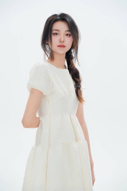 istock A Chinese female college student against a white background 1658276510