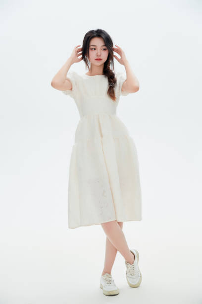 istock A Chinese female college student against a white background 1658277025