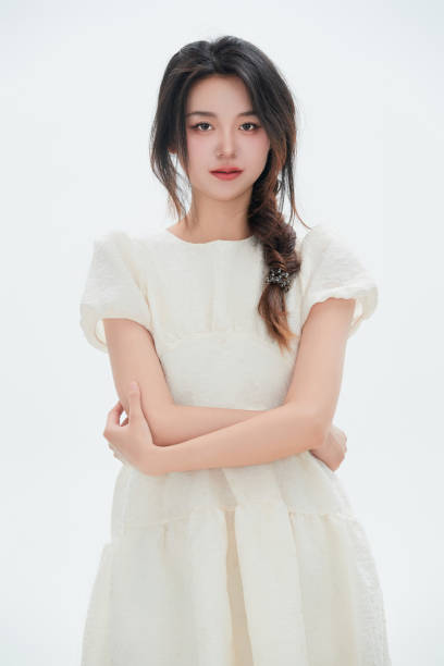 istock A Chinese female college student against a white background 1658277550