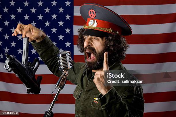 軍服 Pacifist を付けた武器にアメリカの国旗 - 1960～1969年のストックフォトや画像を多数ご用意 - 1960～1969年, あごヒゲ, アメリカ合衆国