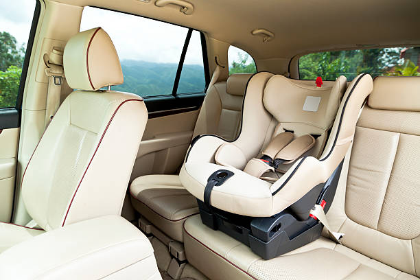 empty baby car seat inside car - 嬰兒安全座椅 圖片 個照片及圖片檔
