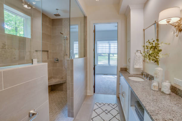 istock Beautiful shower and bathroom 1658358386