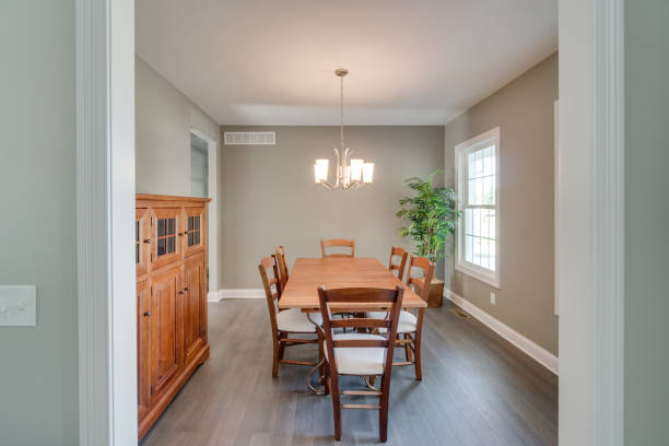 istock Perfect size for a casual and cozy dining room 1658365804