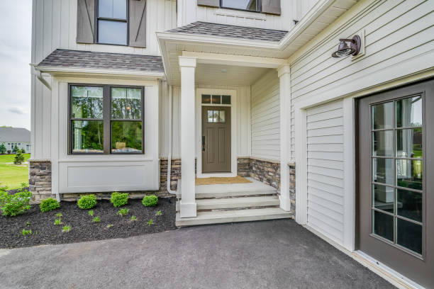 istock Gorgeous front porch entry connected to driveway 1658434466