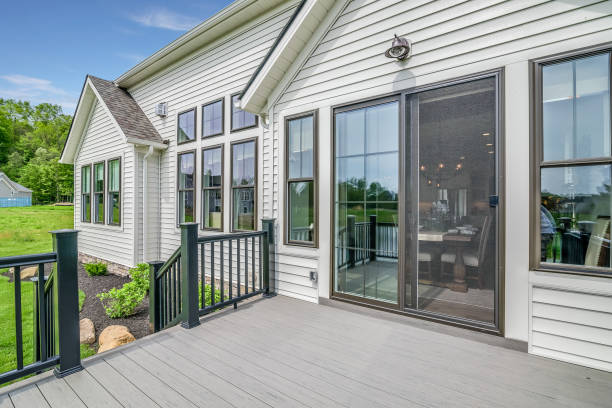 istock Beautiful deck attached to back of house 1658434483