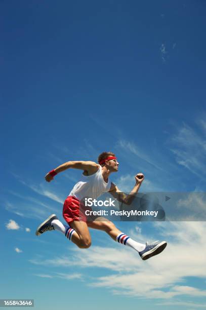 オタク選手ハードルブルースカイジャンプ - ハードル競技のストックフォトや画像を多数ご用意 - ハードル競技, 1人, 横顔
