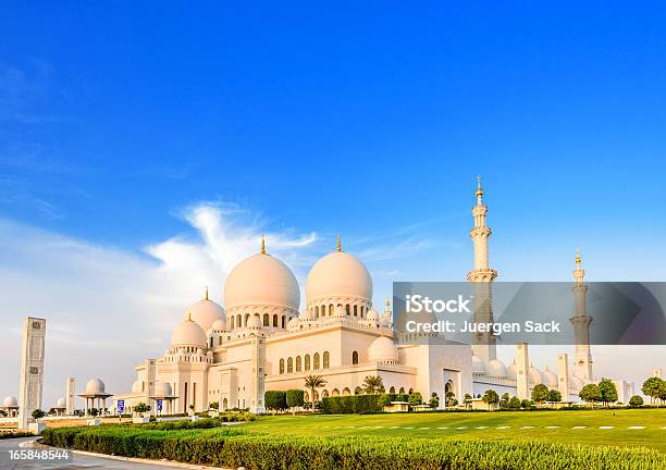 Sera Luce Alla Moschea Sheikh Zayed Di Abu Dhabi - Fotografie stock e altre immagini di Moschea - Moschea, Emirati Arabi Uniti, Moschea dello Sceicco Zayed