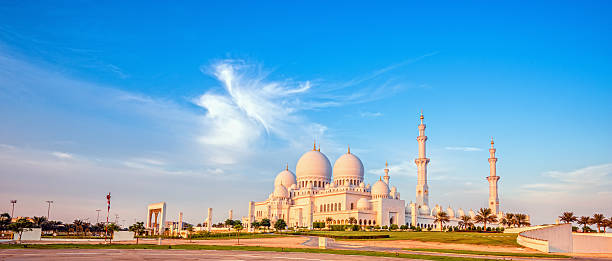 셰이크 자이드 사원 중 져녁 단궤 - minaret international landmark national landmark sheikh zayed mosque 뉴스 사진 이미지