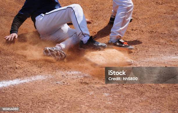 Baseball Player Pracuje Się Na Podstawie - zdjęcia stockowe i więcej obrazów Baseball - Baseball, Piłka do baseballu, Baza