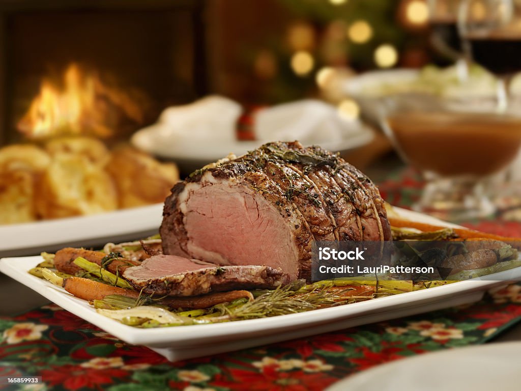 Carne de res asada de la cena de Navidad - Foto de stock de Asado de costilla libre de derechos