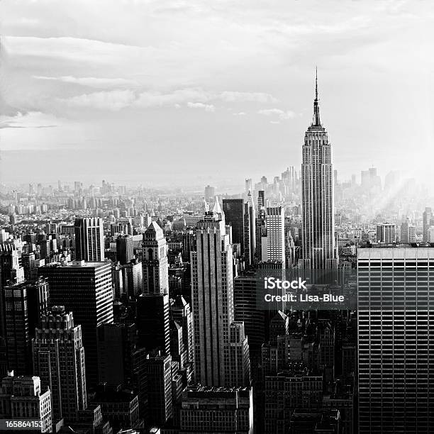 Photo libre de droit de Skylineblack Et Blanc De New York banque d'images et plus d'images libres de droit de New York City - New York City, Vieux, Horizon urbain