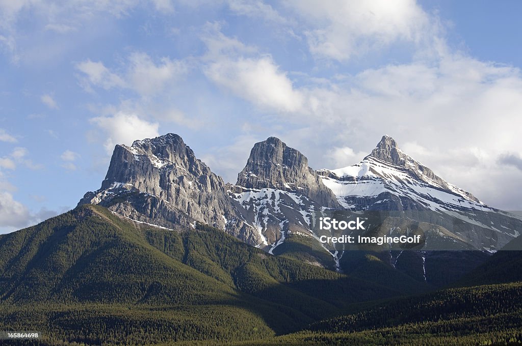 Three Sisters de Canmore - Photo de Three Sisters - Alberta libre de droits