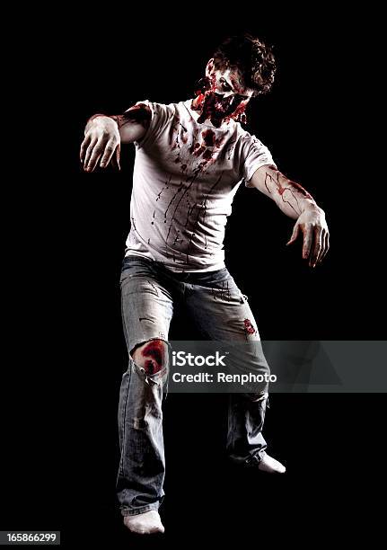 Macho Zombie Andar - Fotografias de stock e mais imagens de Zombie - Zombie, Máscara - Vestir-se, Dia das Bruxas