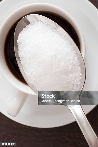 Photo libre de droit de Cuillère De Sucre Sur Tasse À Café banque d'images et plus d'images libres de droit de Cuillère - Cuillère, Sucre, Café - Boisson