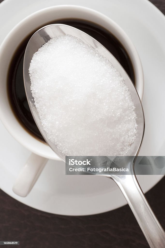 Łyżeczka z cukru i filiżanką kawy - Zbiór zdjęć royalty-free (Cukier)