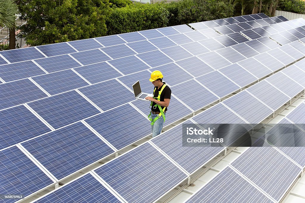 Tests de la production - Photo de Panneau solaire libre de droits