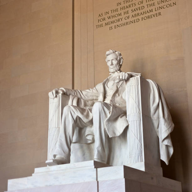 das lincoln memorial in washington, dc - lincoln memorial washington dc people abraham lincoln stock-fotos und bilder