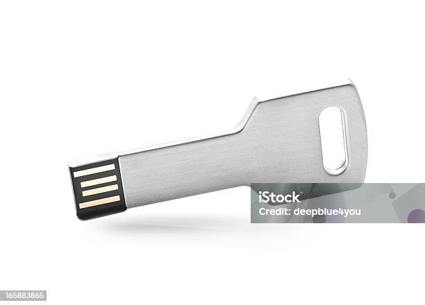 Unidad Flash Usb Formados Como Una Llave Sobre Fondo Blanco Foto de stock y más banco de imágenes de Llave - Objetos de seguridad