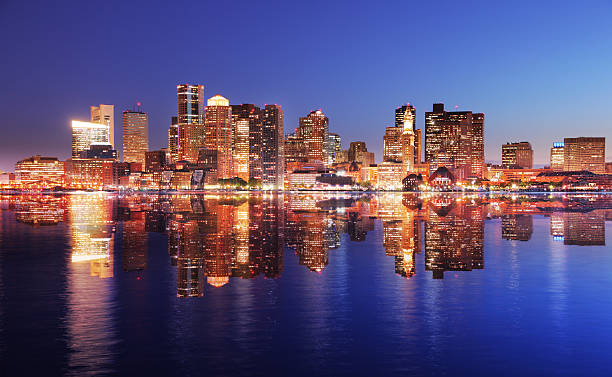 beautiful boston город отображает отражения - boston urban scene skyline sunset стоковые фото и изображения