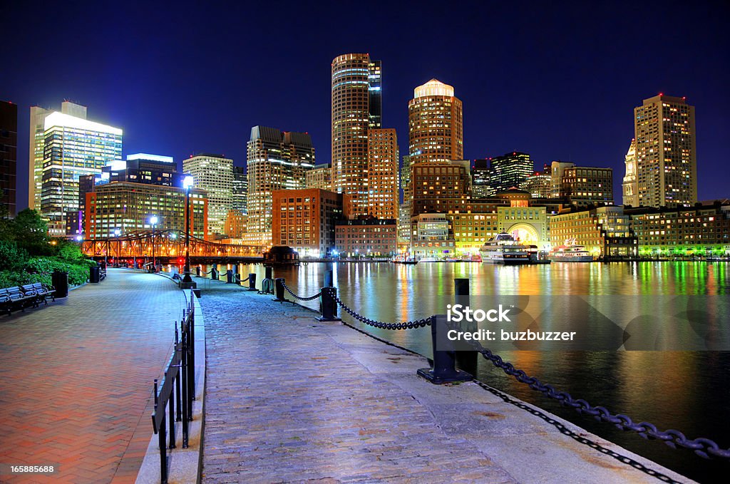 Abendansicht des Boston vom Riverwalk entfernt - Lizenzfrei Boston Stock-Foto