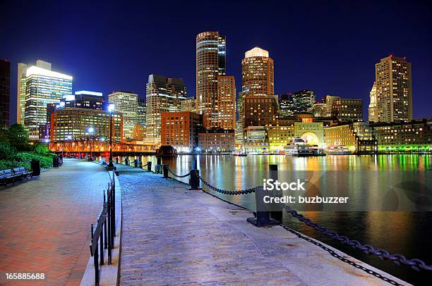 Abendansicht Des Boston Vom Riverwalk Entfernt Stockfoto und mehr Bilder von Boston - Boston, Nacht, Stadtsilhouette