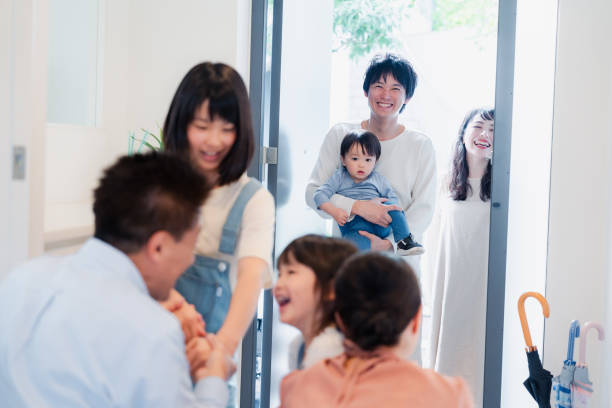 istock A family visiting their grandparents 1658884530