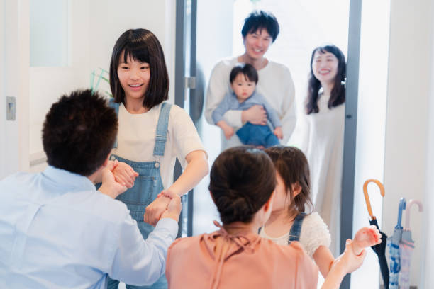 istock A family visiting their grandparents 1658885064