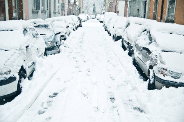 istock Snowy Day on the Street 165891050